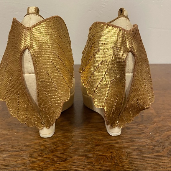 MISS L-FIRE CREAM GOLD ANGEL WINGS PLATFORM PUMP RETRO STYLE WEDGE HEELS - Picture 7 of 16